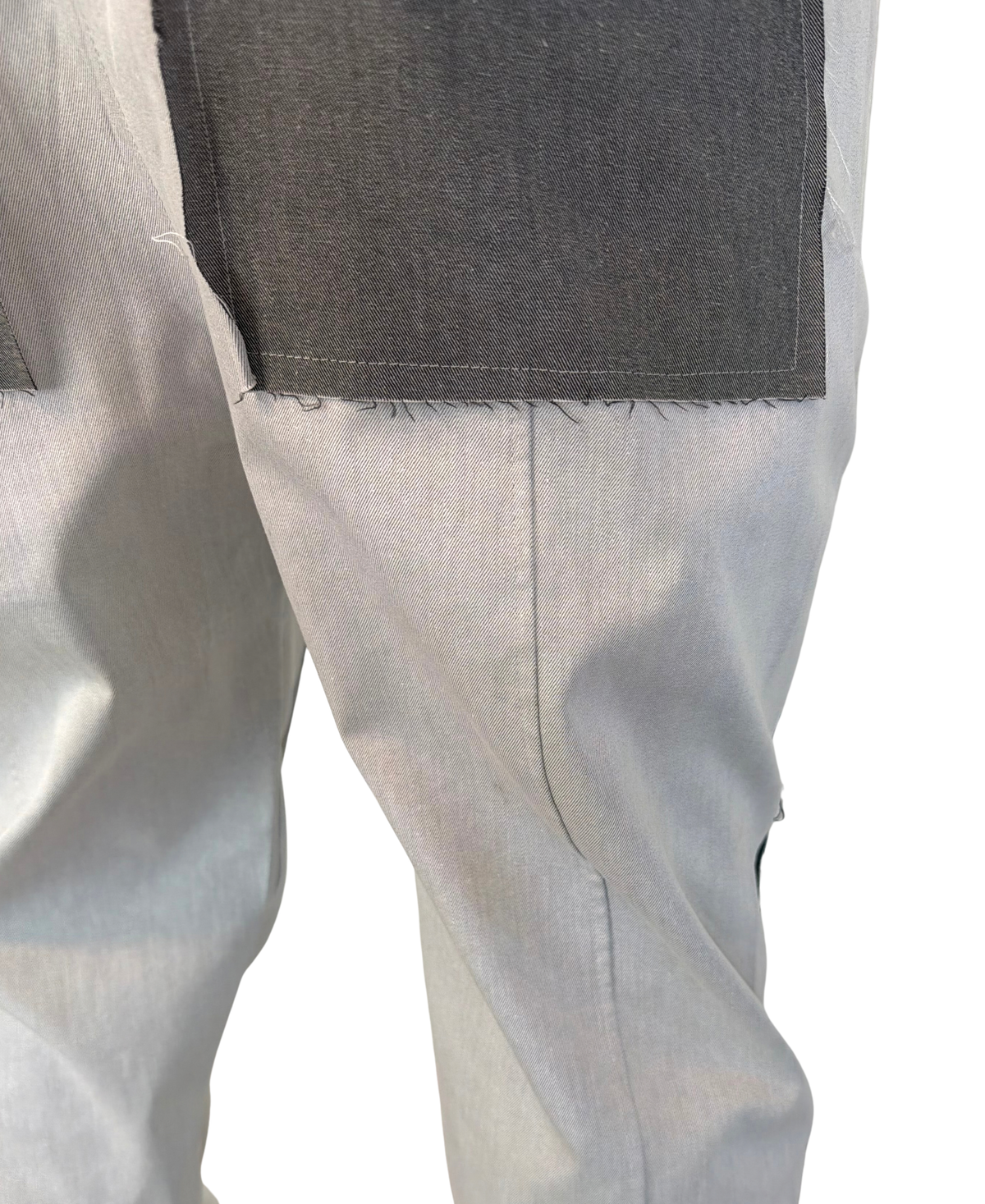 Pantaloni lungi tip blugi cu diverse petice de design