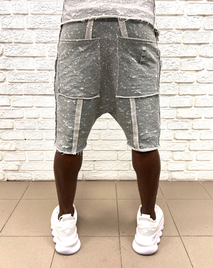 Pantaloni scurti gri cu material perforat la suprafata ca design