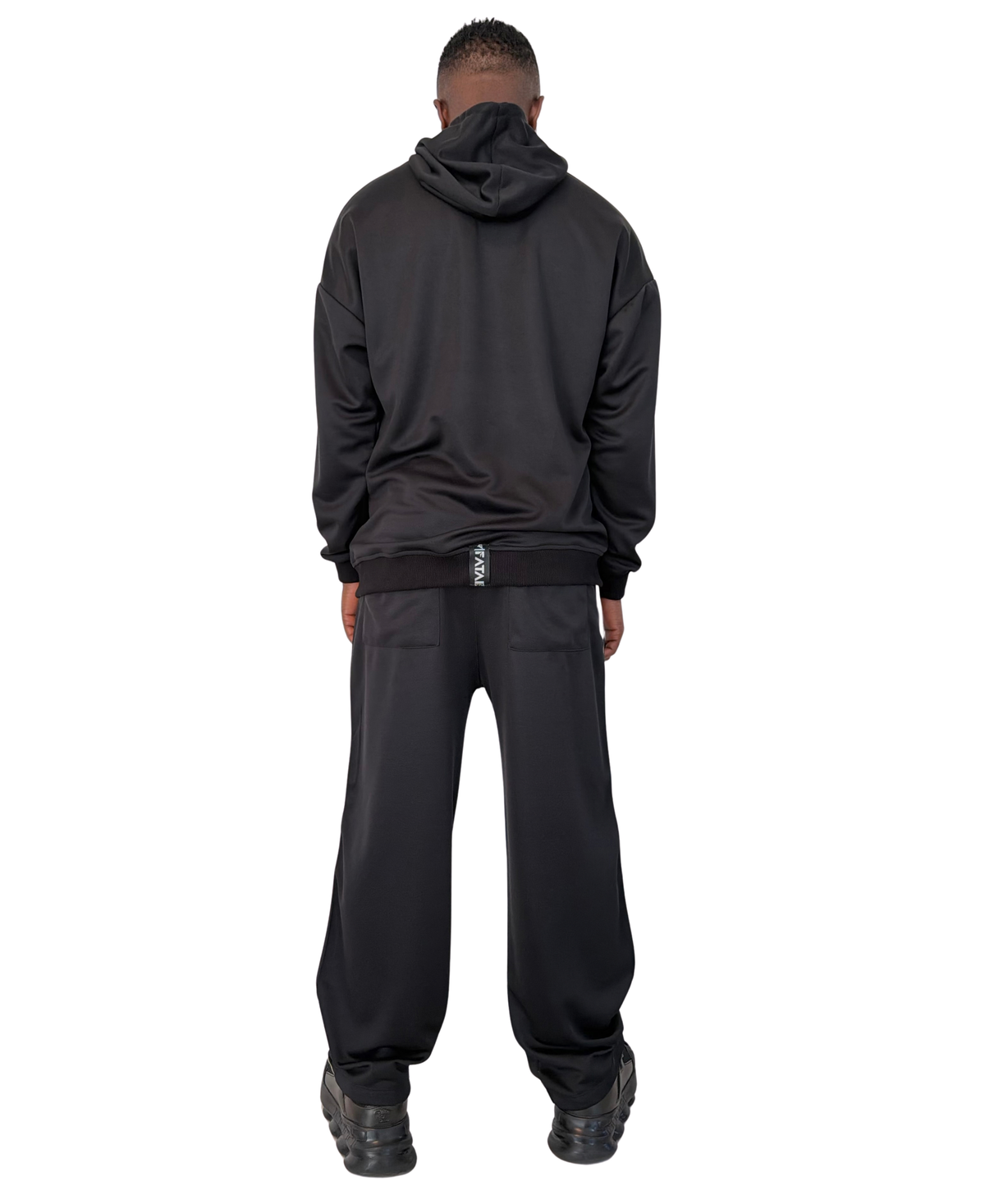 Compleu negru cu pantaloni largi si snururi crem de design