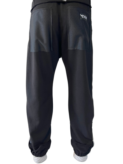 Pantaloni negri cu plasa ca design si detalii deosebite