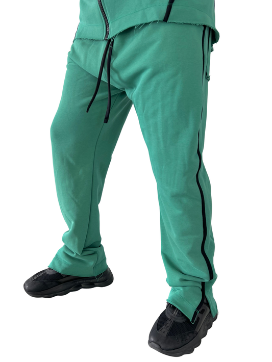 Pantaloni verzi cu aplicatii negre