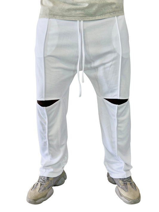 Pantaloni albi cu taietura la genunchi