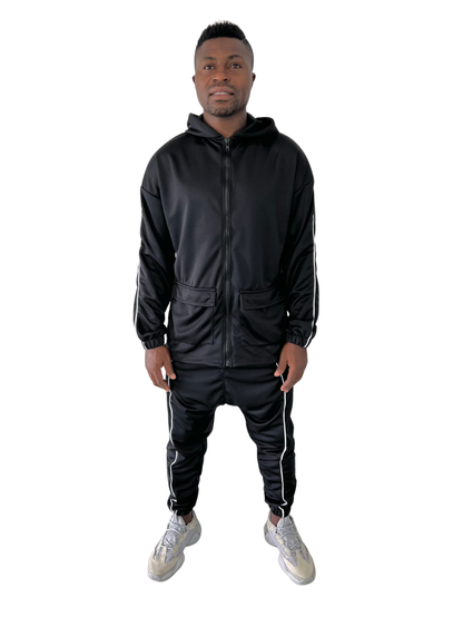 Compleu negru cu vipusca alba si buzunare aplicate pe bluza