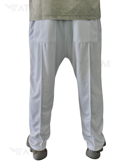 Pantaloni albi cu taietura la genunchi