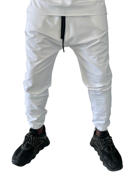 Pantaloni albi cu diverse cusaturi laterale