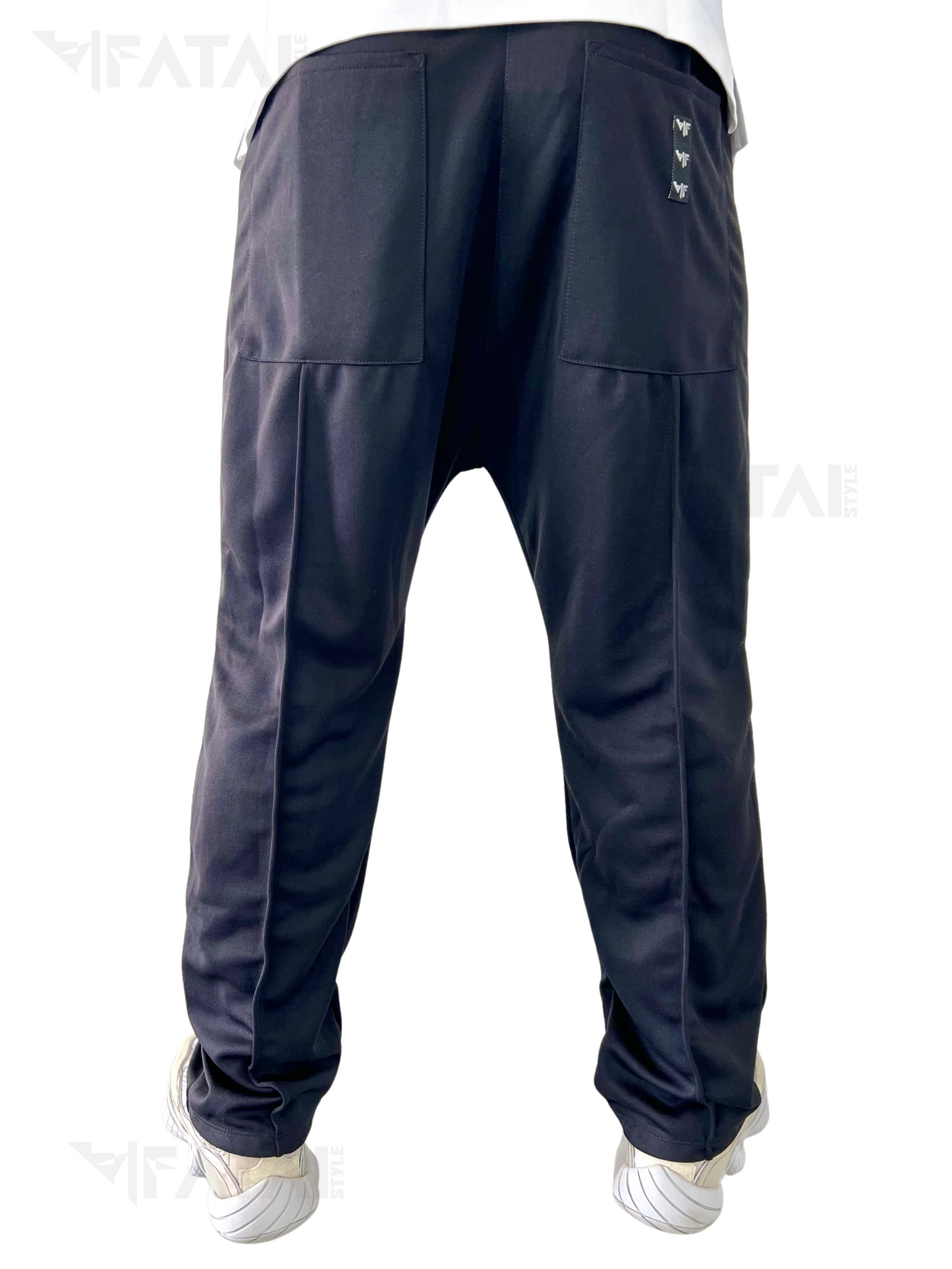 Pantaloni negri cu taietura la genunchi