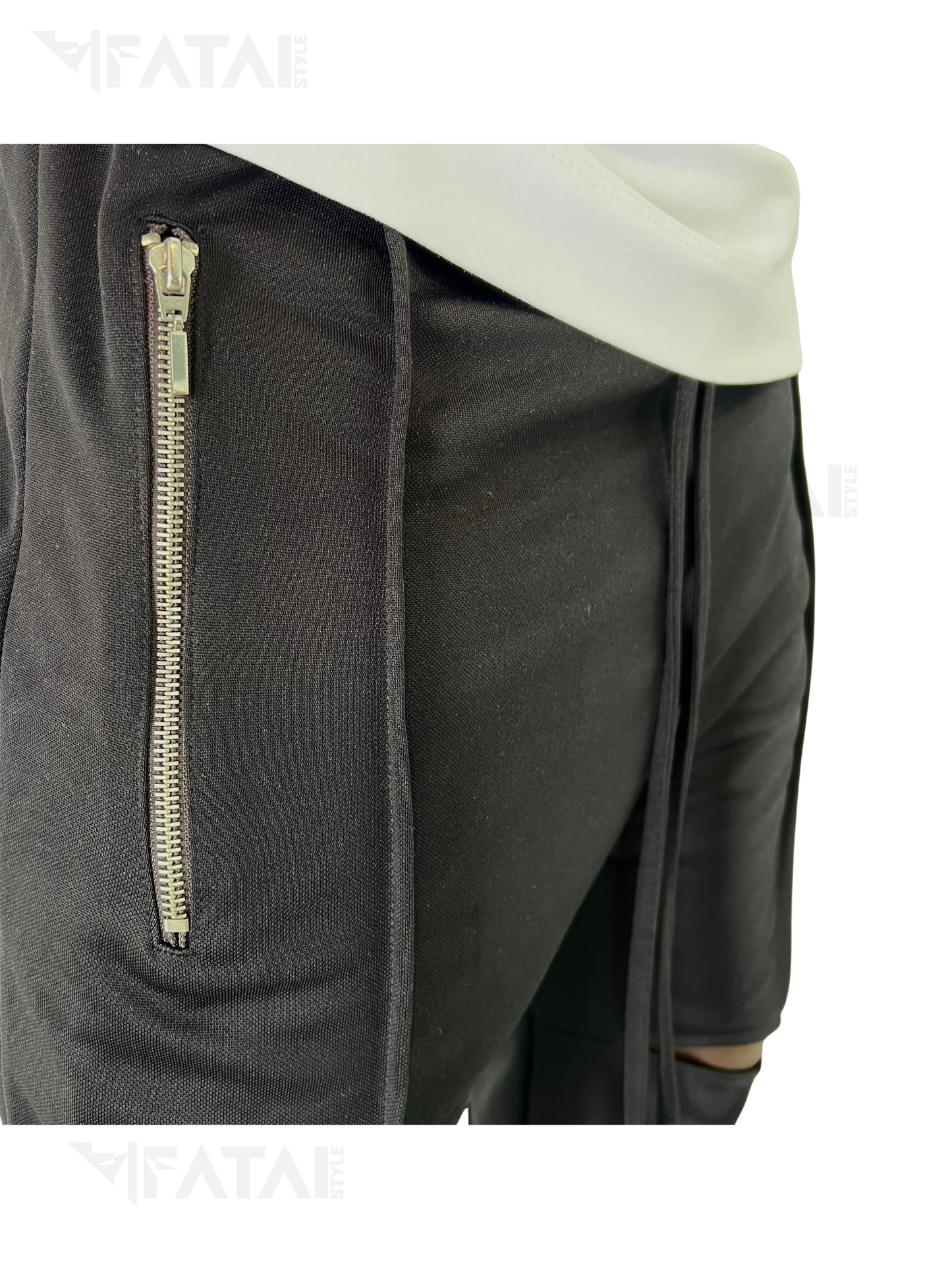 Pantaloni negri cu taietura la genunchi