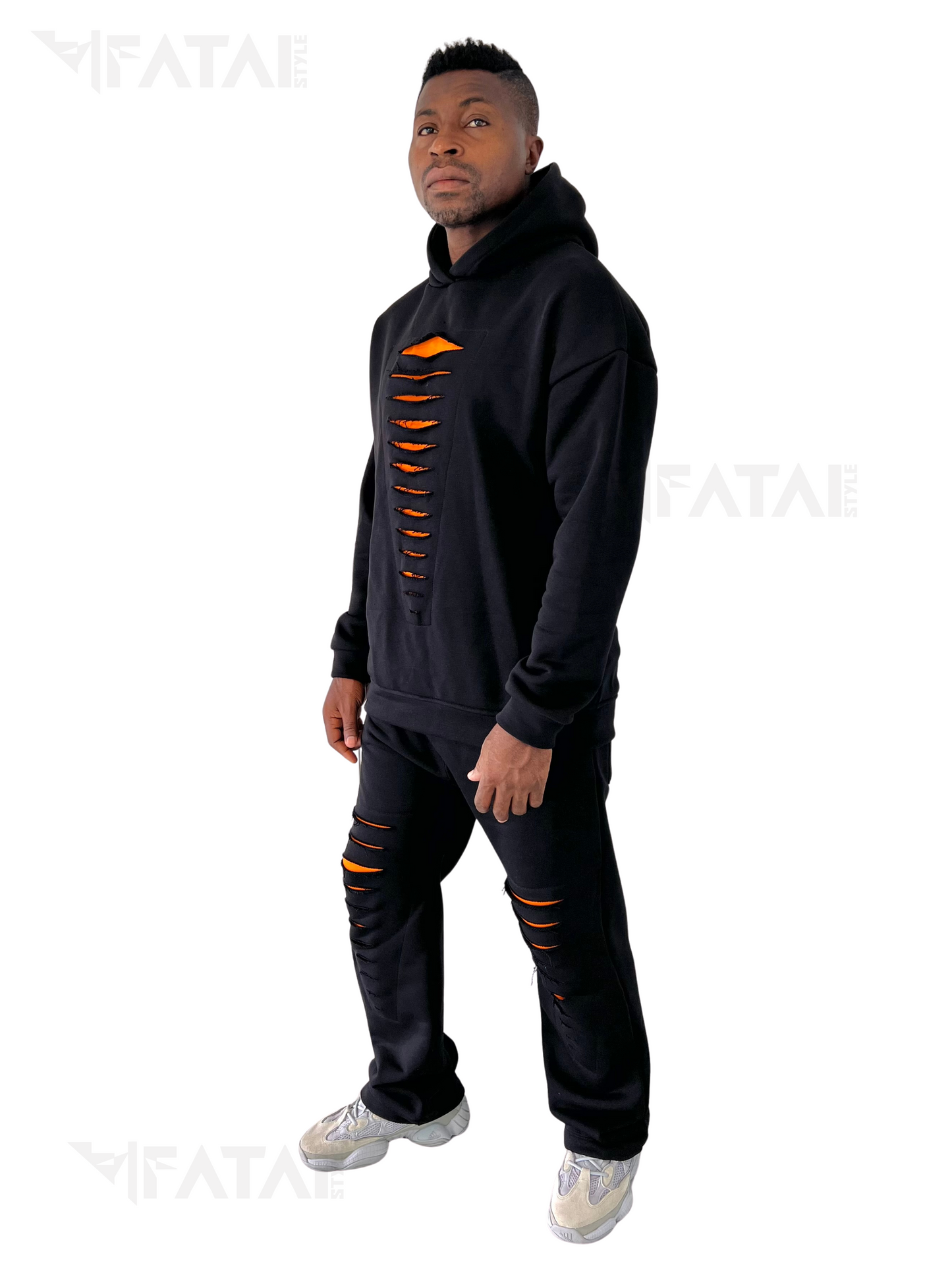 Compleu negru cu detalii portocalii