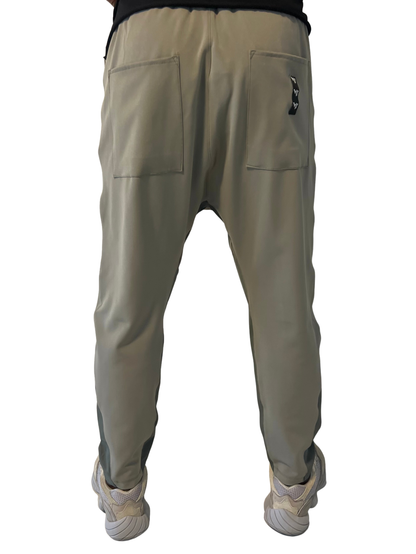 Pantaloni in combinatie de doua nuante de kaki