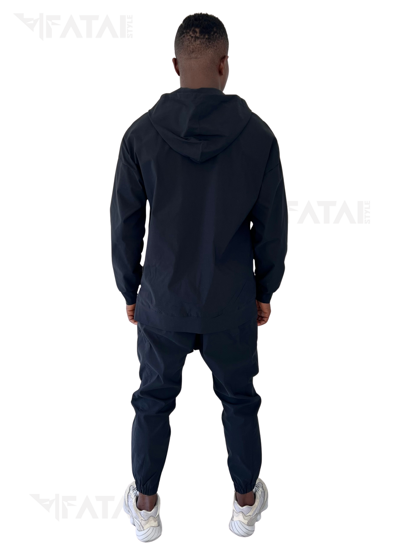 Compleu negru cu gluga