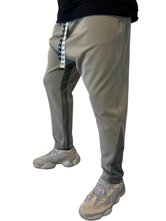 Pantaloni in combinatie de doua nuante de kaki