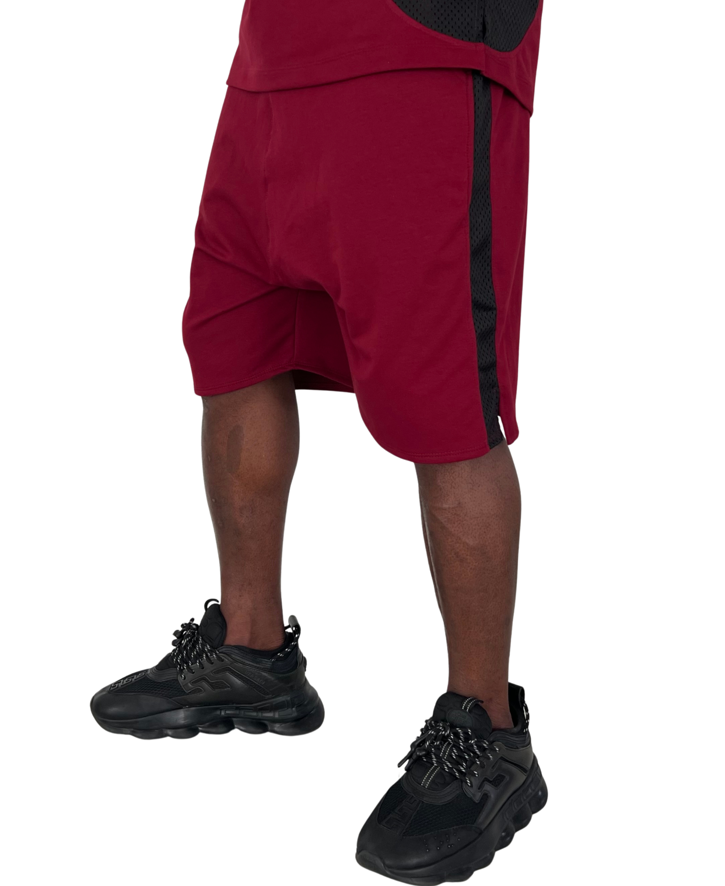 Pantaloni scurti burgundy cu dunga din plasa neagra