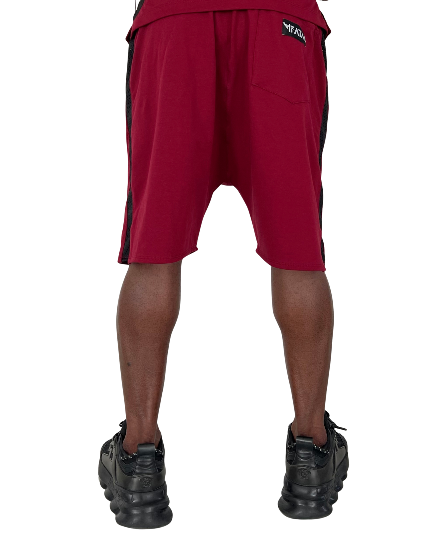 Pantaloni scurti burgundy cu dunga din plasa neagra