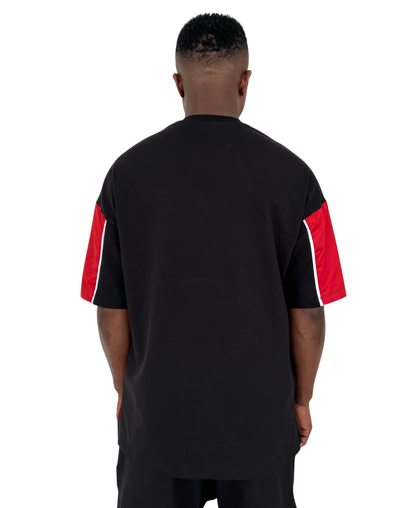 Tricou negru cu detalii din fas rosii si vipusca alba