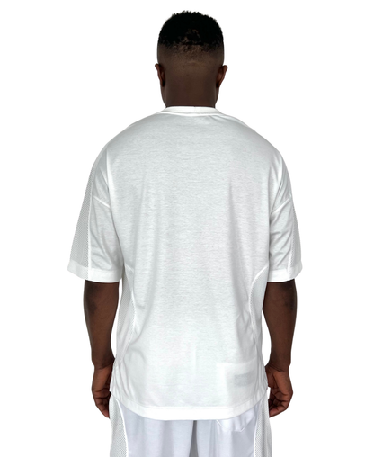 Tricou alb cu detalii din plasa