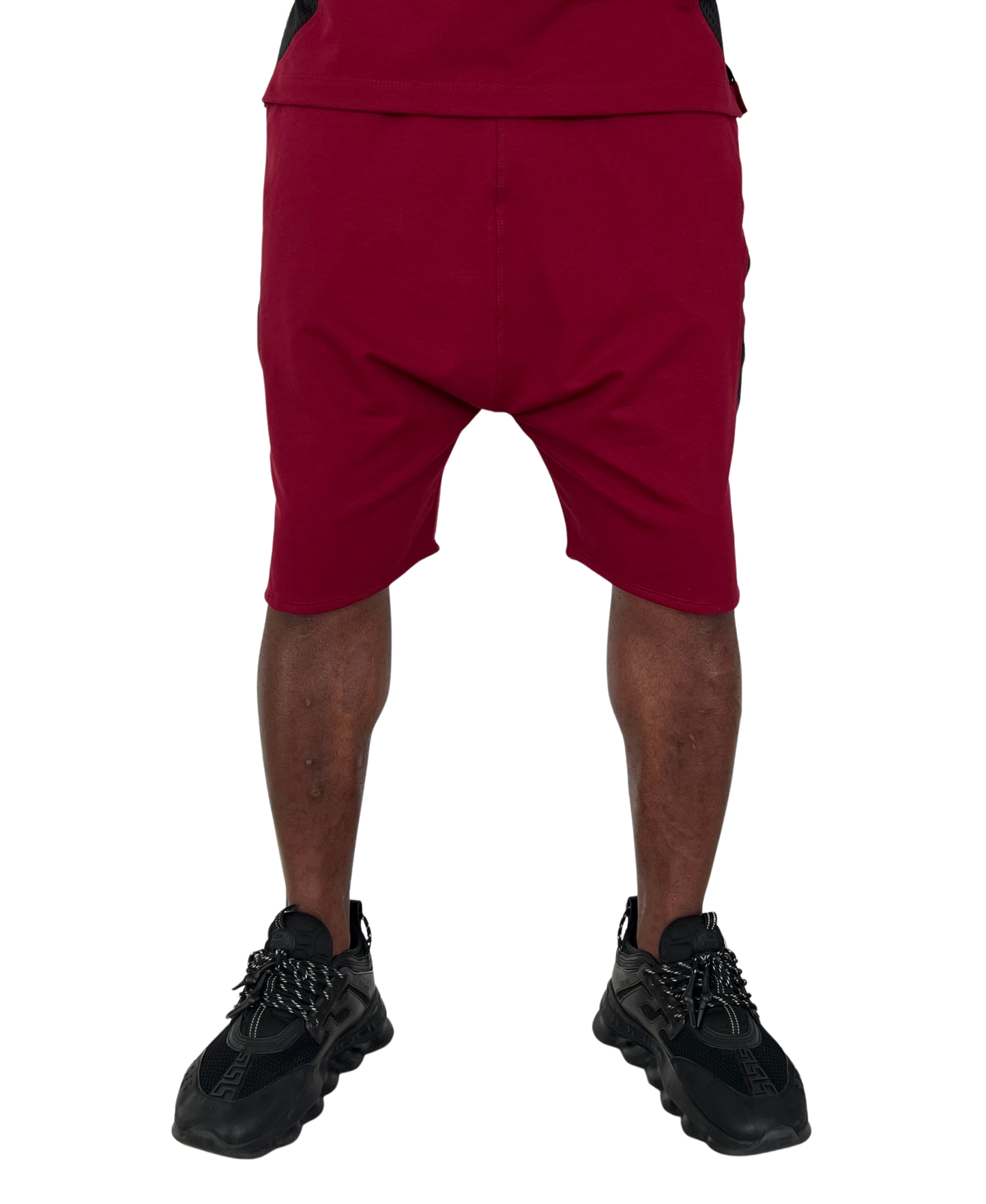 Pantaloni scurti burgundy cu detalii din plasa neagra