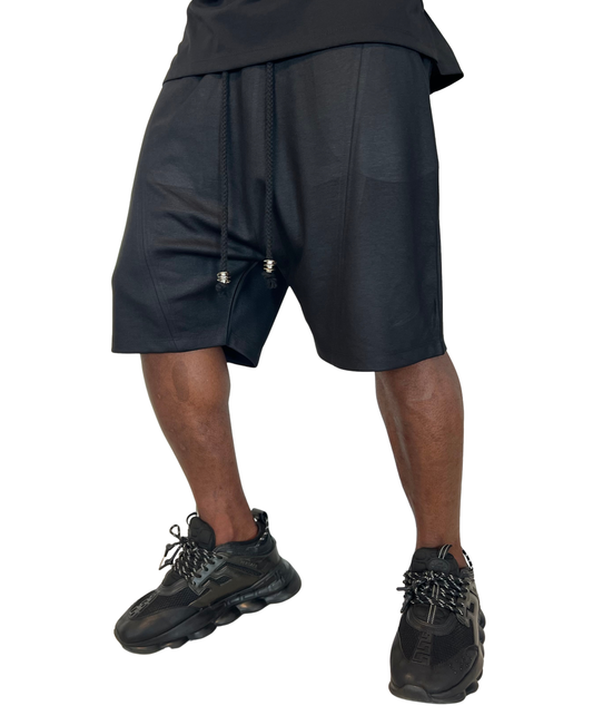 Pantaloni scurti negri cu o cusatura de design si snur crem negru