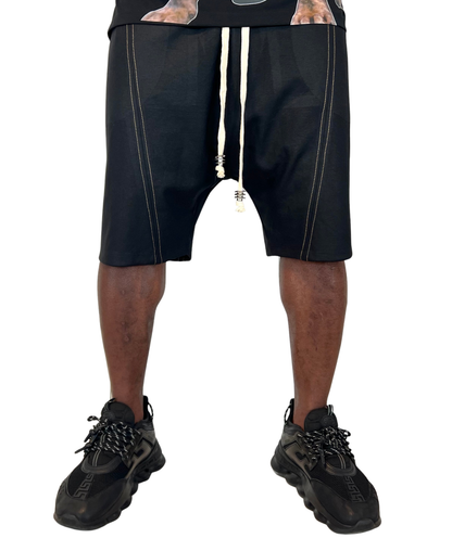 Pantaloni scurti negri cu o cusatura de design si snur crem