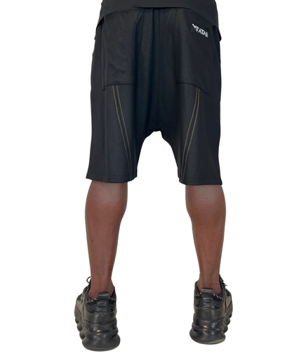 Pantaloni scurti negri cu o cusatura de design si snur crem