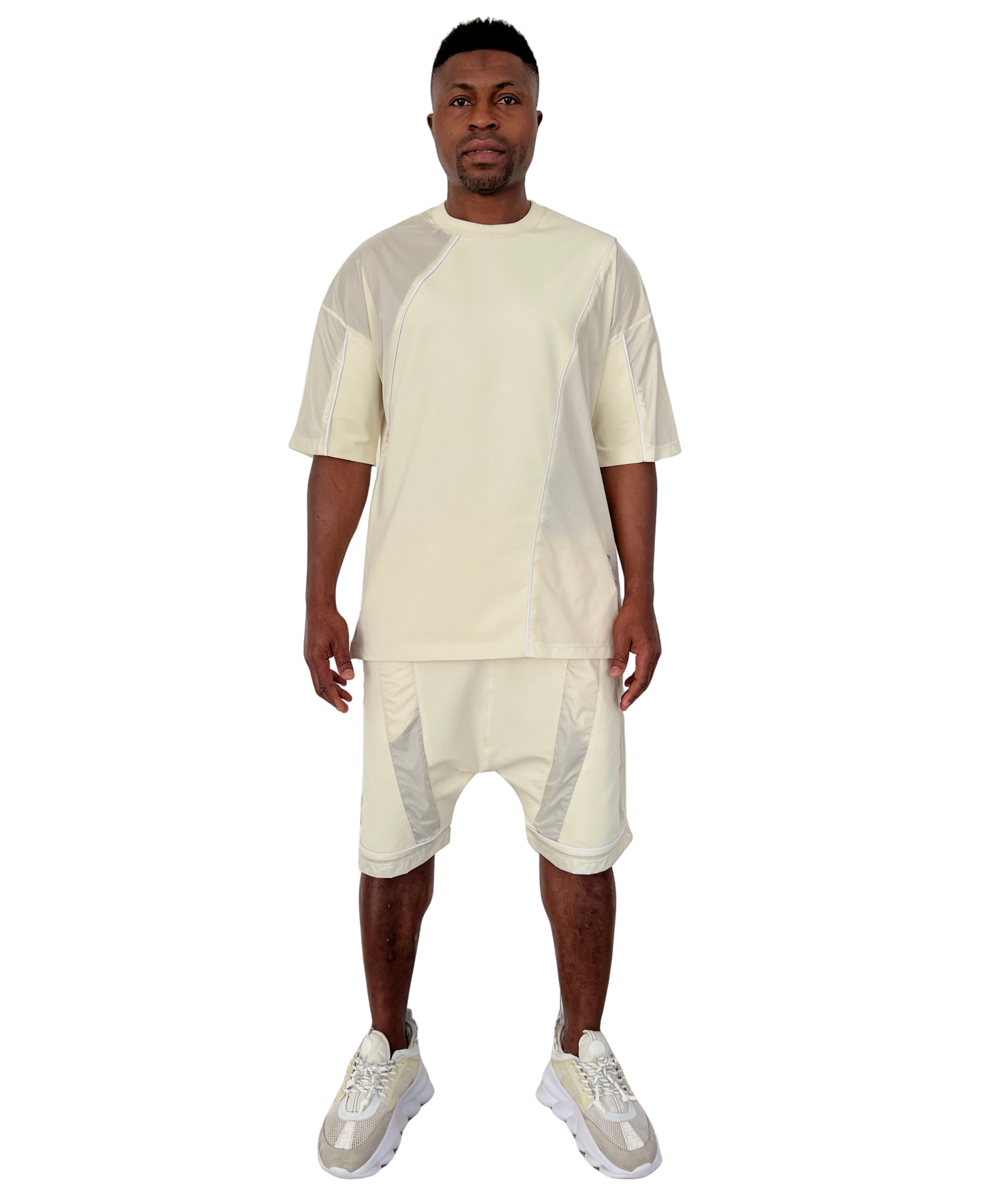 Compleu off-white (crem) cu detalii din fas si vipusca alba