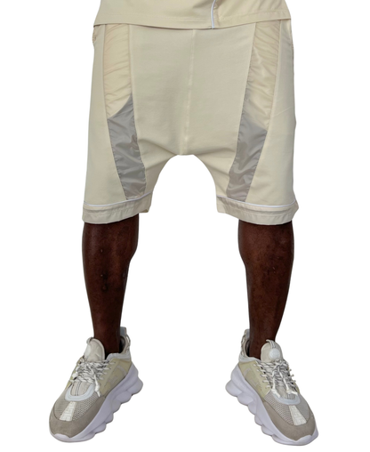 Pantaloni scurti off-white (crem) cu detalii din fas si vipusca alba