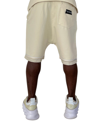 Pantaloni scurti off-white (crem) cu detalii din fas si vipusca alba