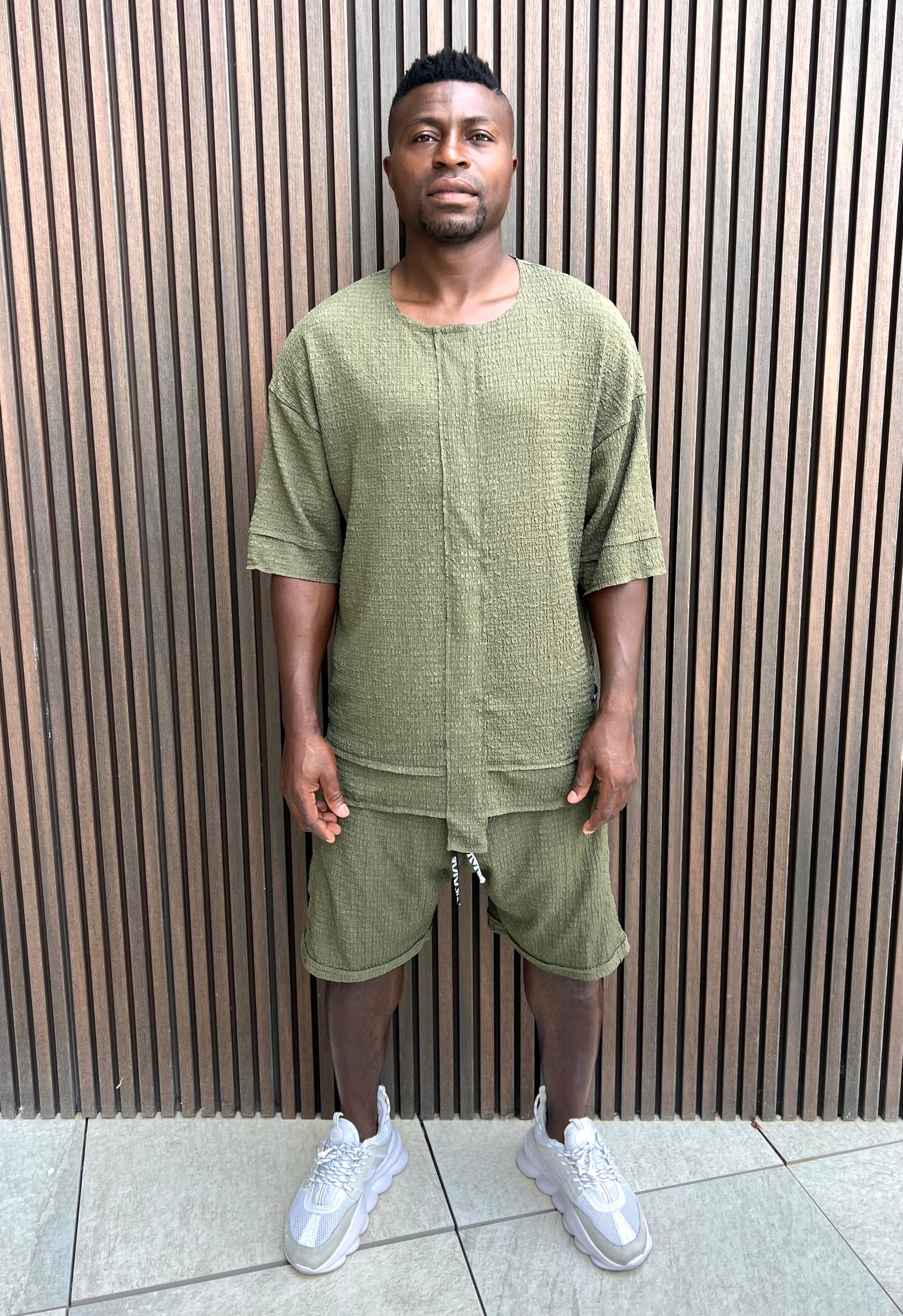 Compleu kaki cu pantaloni scurti din material vaporos