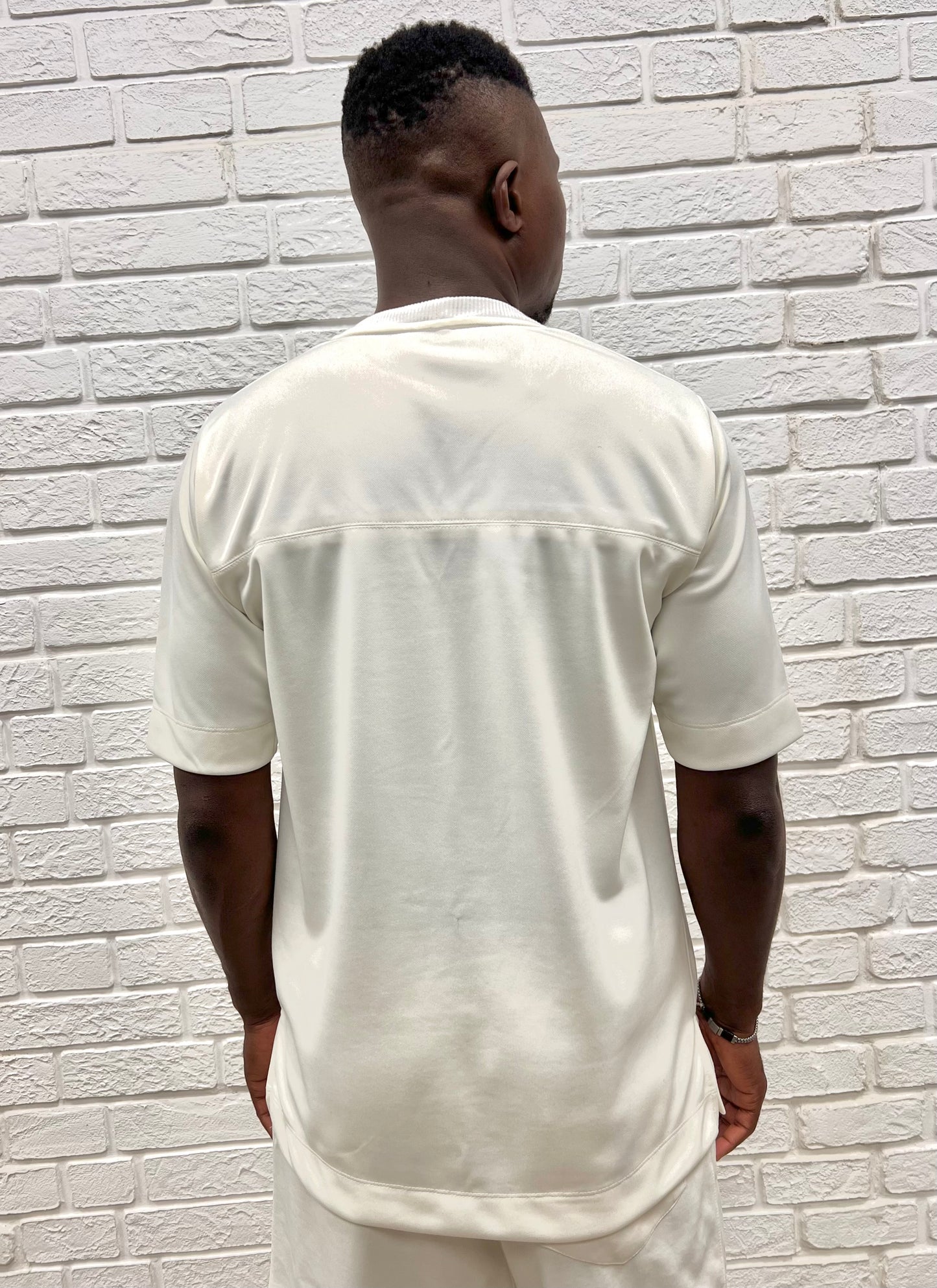 Tricou off-white cu fermoar la piept