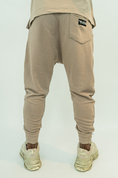 Pantaloni cappuccino cu taietura la genunchi
