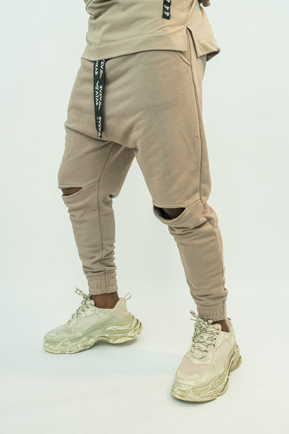 Pantaloni cappuccino cu taietura la genunchi