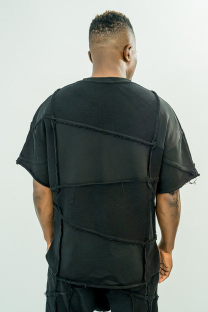 Tricou negru cu multiple cusaturi