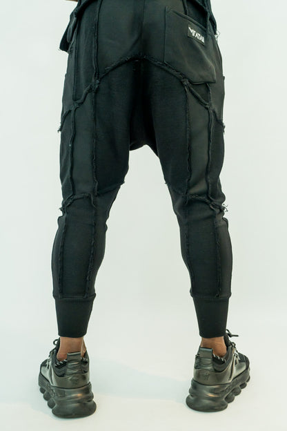 Pantaloni negri cu multiple taieturi
