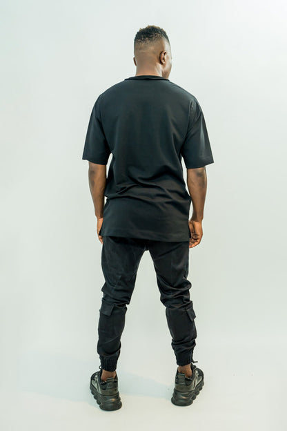 Tricou negru cu design pe fata