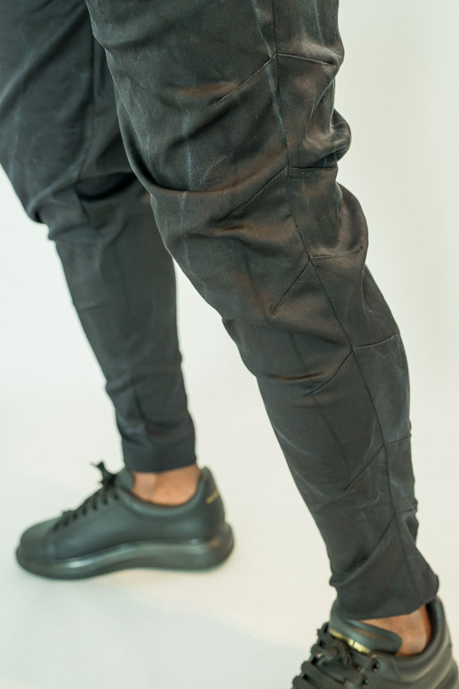 Blugi elasteci cu lant detasabil si detalii pe picior (negru in degrade)