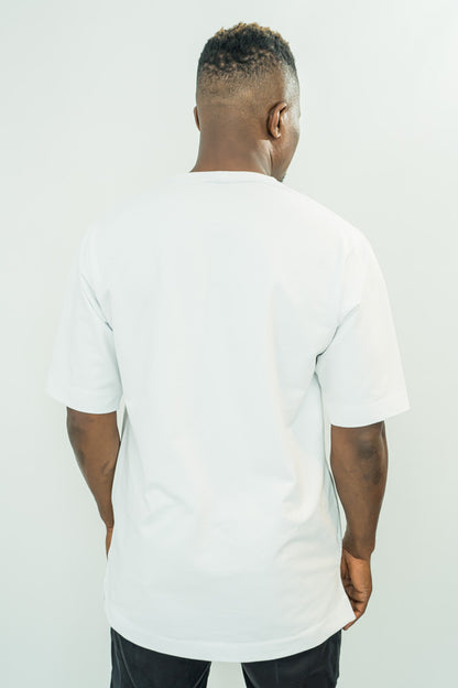 Tricou alb cu design pe fata
