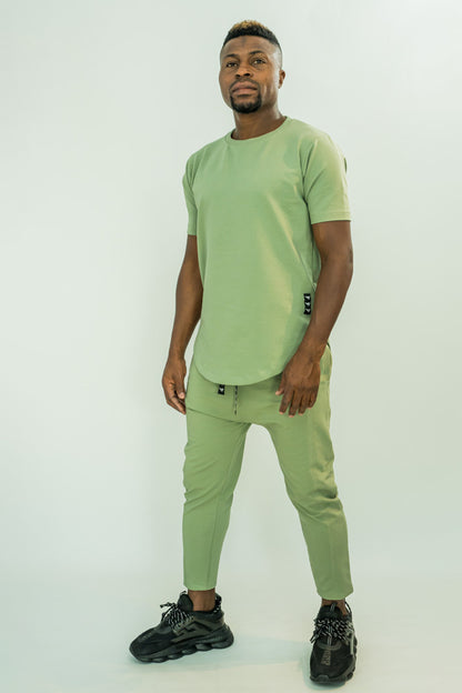 Tricou verde cu design rotund si tiv lat