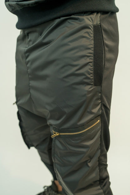 Pantaloni in combinatie de fas cu design din fermoare