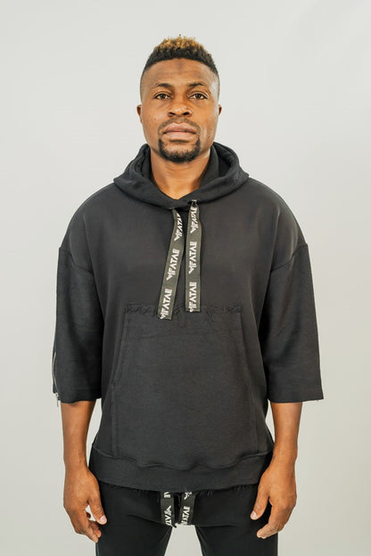 Hanorac negru cu maneca trei sferturi si detalii