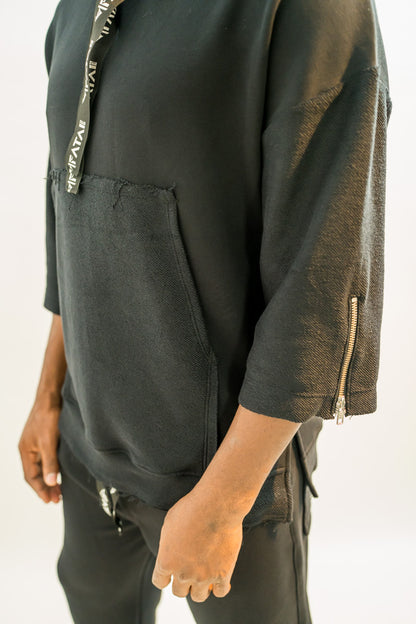 Hanorac negru cu maneca trei sferturi si detalii