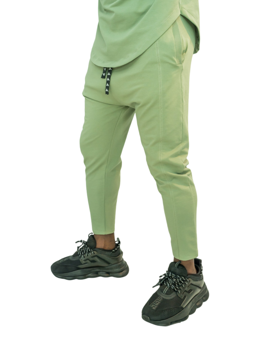 Pantaloni verde cu detalii si cusaturi ca detalii