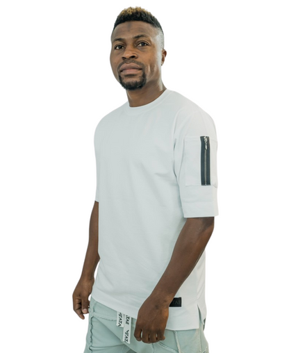 Tricou alb cu fermoar pe maneca