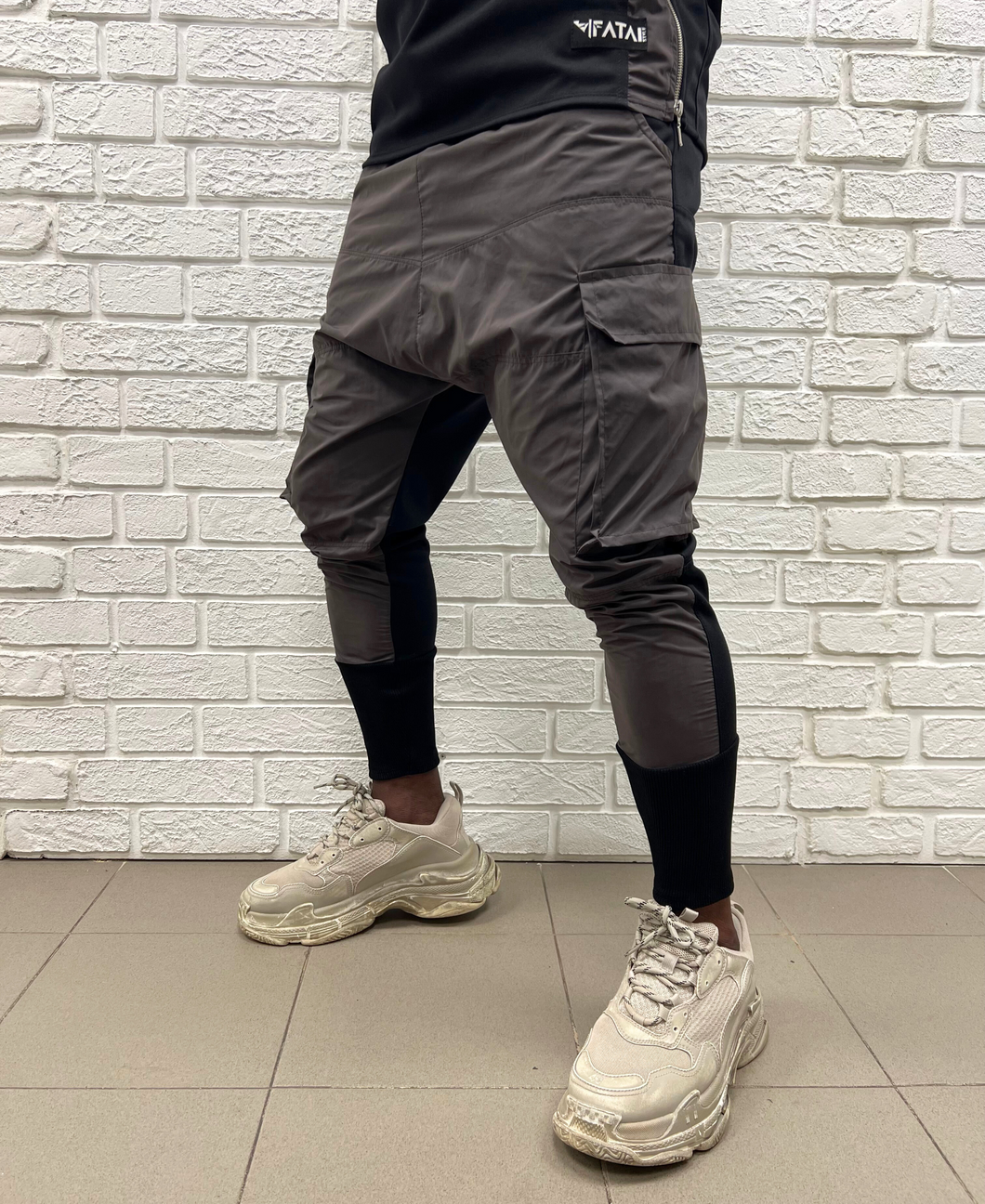 Pantaloni negri in combinatie cu fas catifelat