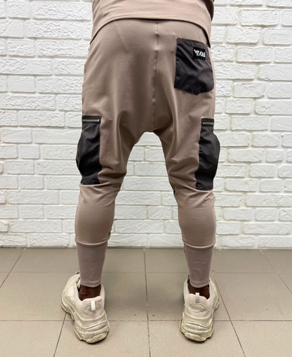 Pantaloni cappuccino in combinatie cu fas catifelat