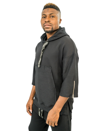 Hanorac negru cu maneca trei sferturi si detalii