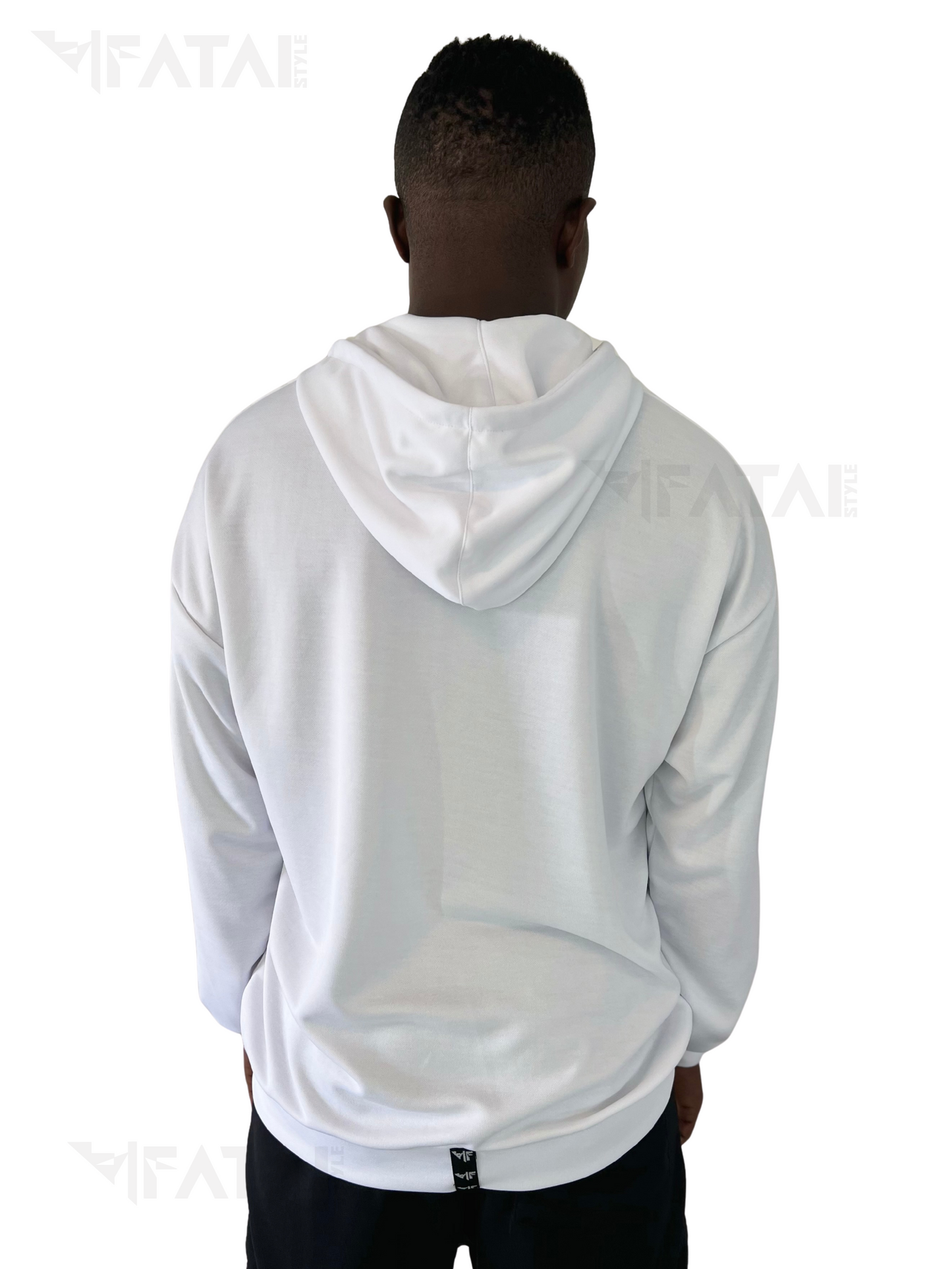 Hanorac alb cu buzunare negru