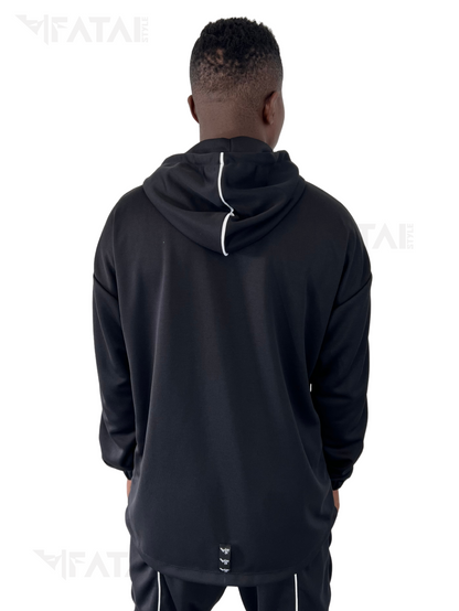 Compleu negru cu vipusca alba si buzunare aplicate pe bluza