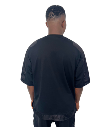 Tricou negru cu detalii de fas