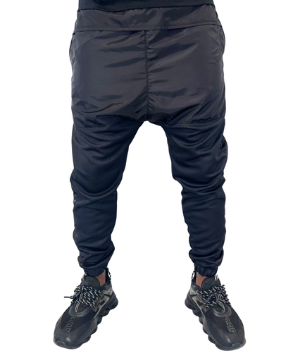 Pantaloni negri in combinatie cu fas