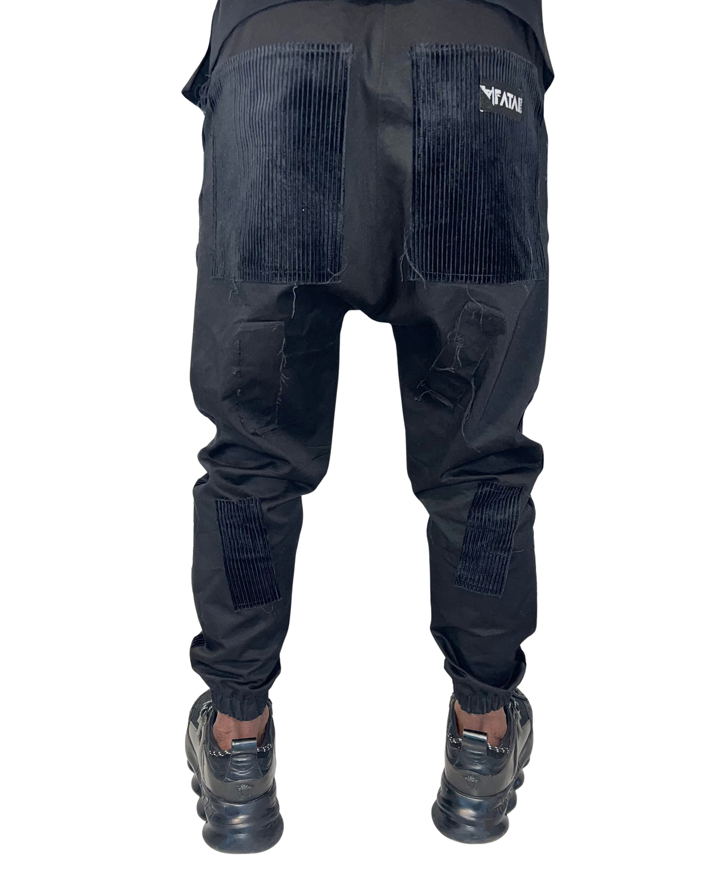 Pantaloni negri cu aplicatii