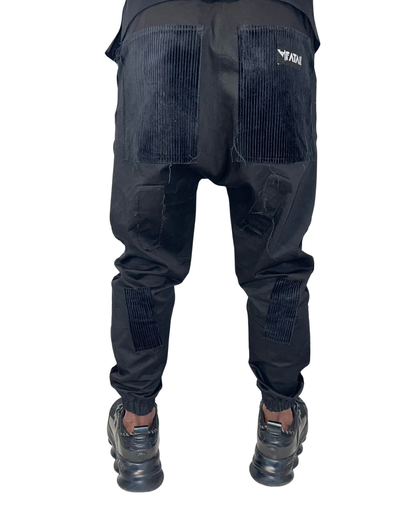 Pantaloni negri cu aplicatii